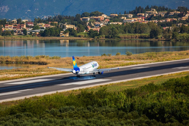 Airbus A320-200 στον διεθνή αερολιμένα Κέρκυρας (2015)