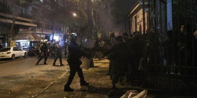 Επεισόδια μεταξύ φοιτητών και αστυνομίας έξω απο το Πολυτεχνείο στην Αθήνα, στις 13 Νοεμβρίου, 2014 (Nick Paleologos / SOOC)