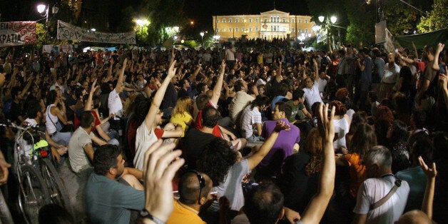 Ψηφοφορία στη λαϊκή συνέλευση του Συντάγματος. Ιούνιος 2011 (Τατιάνα Μπόλαρη/ Eurokinissi)