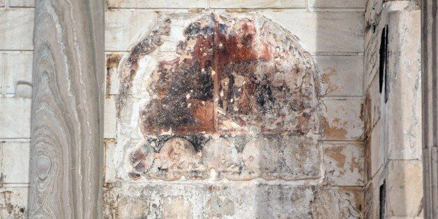 Τοιχογραφία της προσευχής της Γεσθημανής πάνω στον μαρμάρινο τοίχο της βιβλιοθήκης Αδριανού