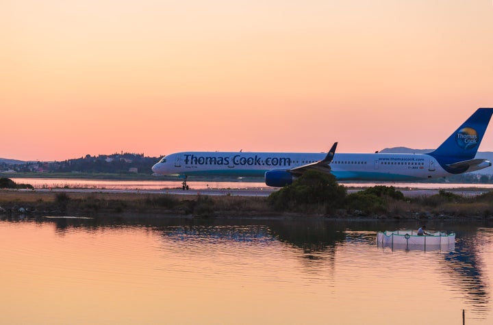 Αεροσκάφος Thomas Cook στην Κέρκυρα. 