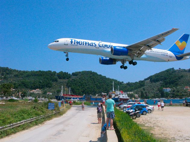 Αεροσκάφος Thomas Cook στην Σκιάθο. 