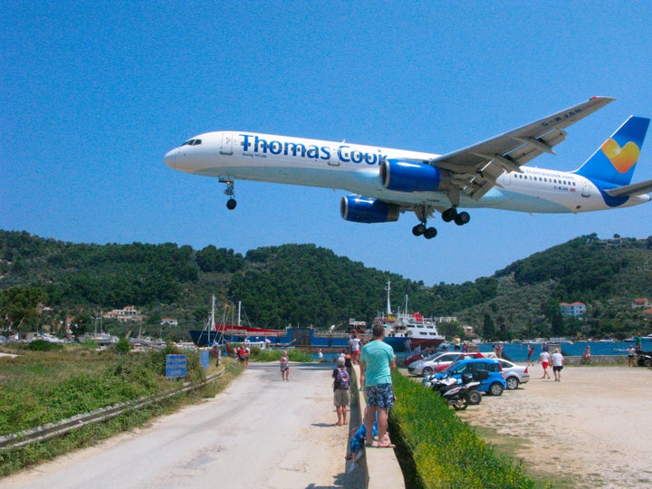 Αεροσκάφος Thomas Cook στην Σκιάθο. 