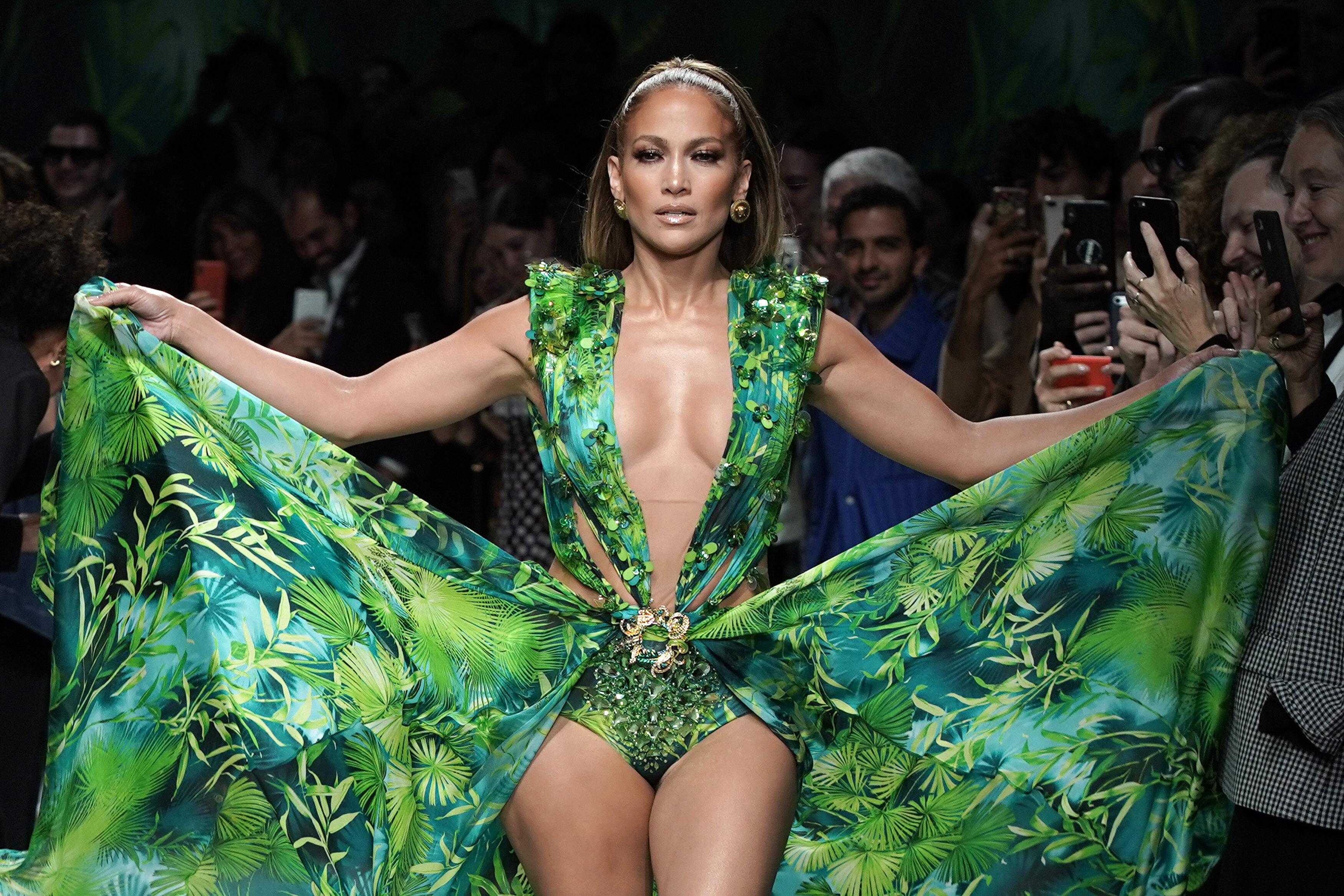 J.Lo en robe Versace, énorme coup de 