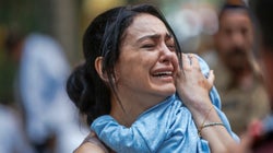 「愛してる」と家族に電話するテロリスト…。加害者側の世界にも目を向ける『ホテル・ムンバイ』