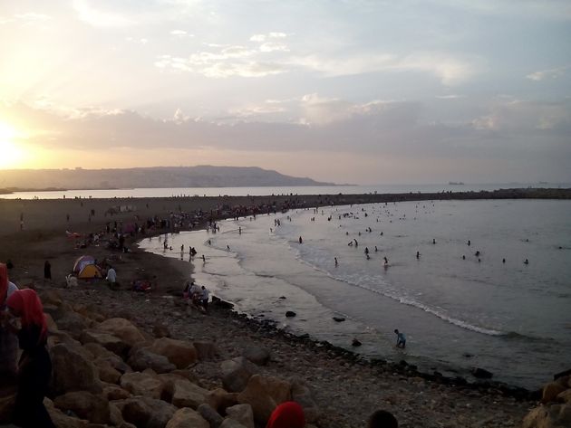 Sur La Promenade Des Sablettes Une Algérie Populaire Prend