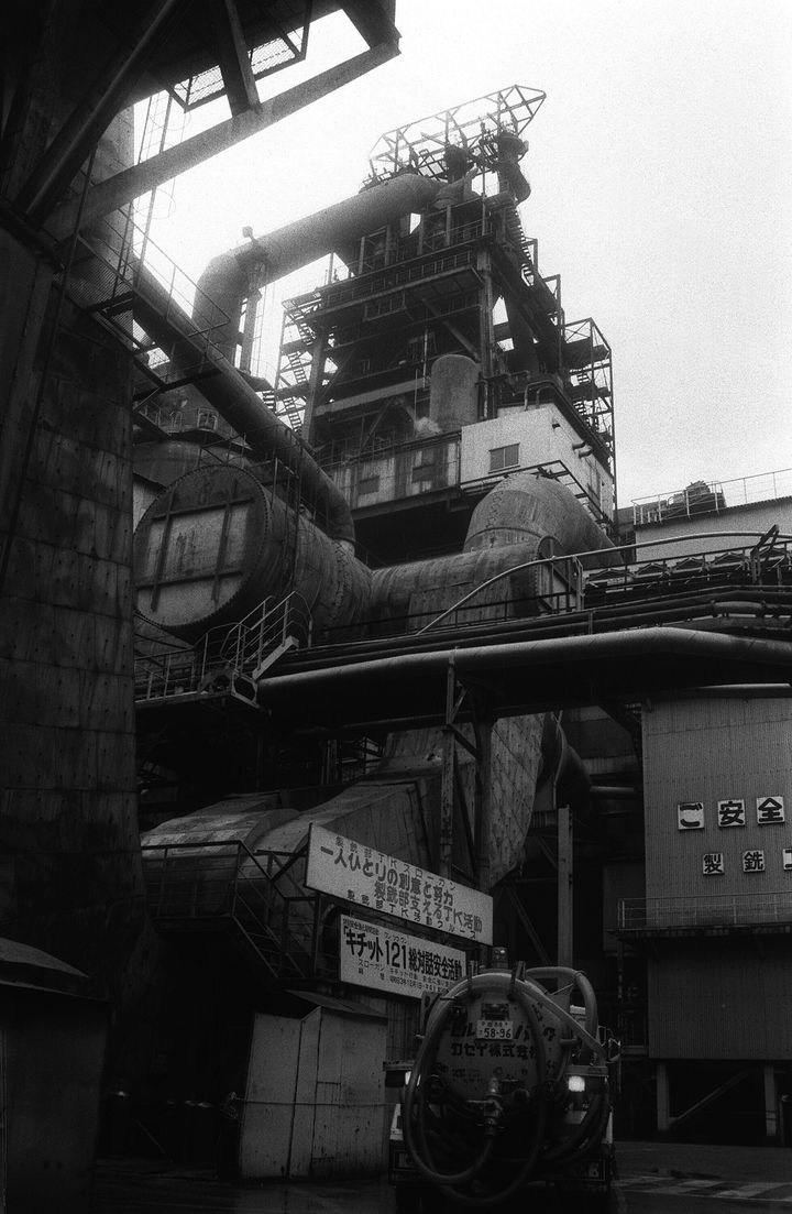 火を落とした新日鉄釜石製鉄所の第一高炉（1989年）