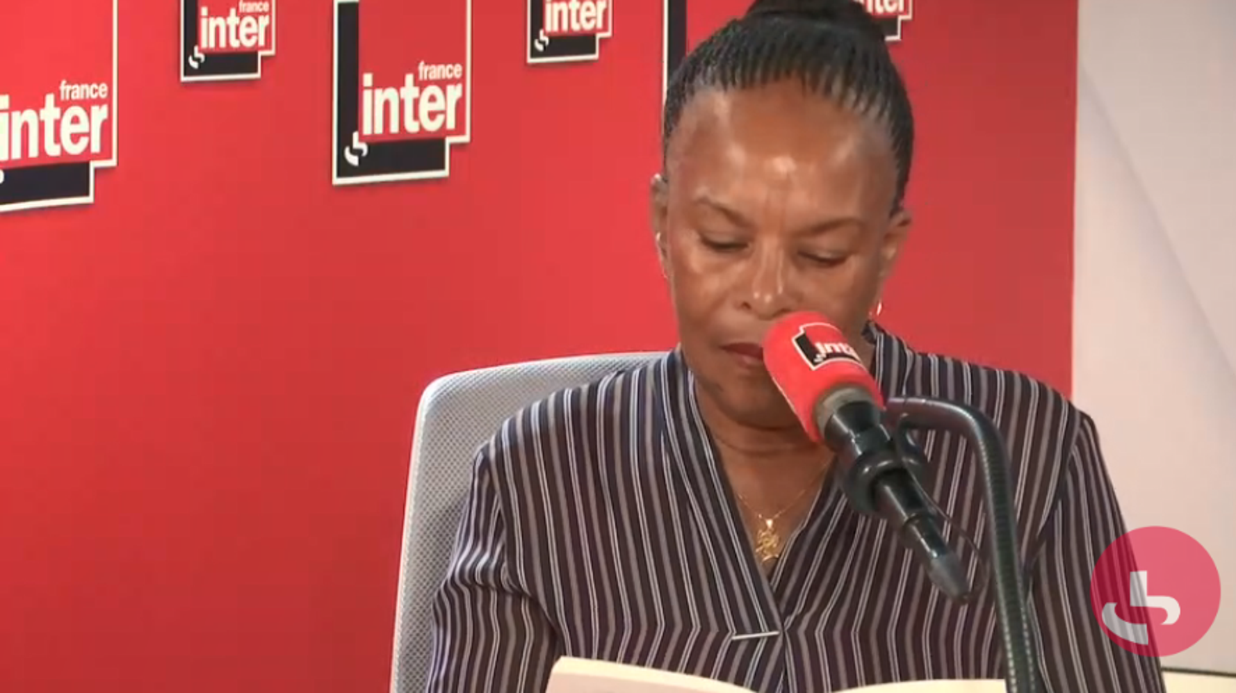 Christiane Taubira Emue Aux Larmes Lit Sa Nuit Du 13 Novembre Le Huffpost