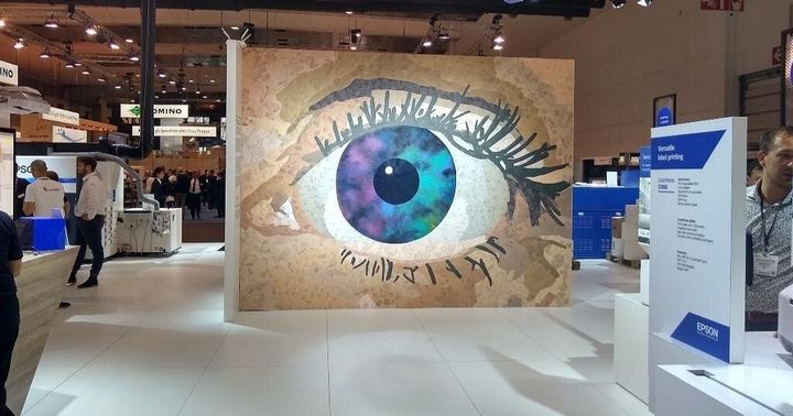 Η τοιχογραφία «Exceed Your Vision» στην έκθεση Labelexpo 2019. 