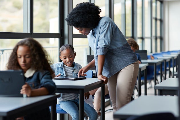 Ontario Class Size Changes Will Cut 10 000 Teachers Jobs In 5