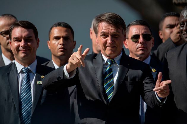 Flávio Bolsonaro sai em defesa do pai, cujo discurso na ONU foi considerado agressivo.