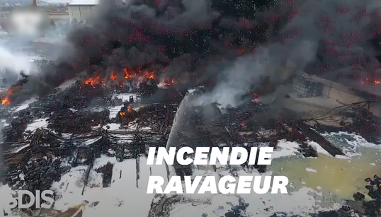 Les images impressionnantes de l’incendie de l’usine Lubrizol à Rouen vu du