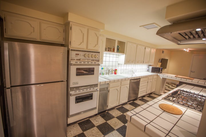 The shared kitchen in PodShare's San Francisco location.