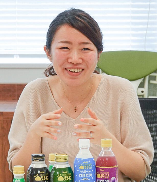コーディネーターを務めた宮本菜々子さん。アサヒ飲料マーケティング本部健康戦略部主任として、「はたらくアタマに」の開発に携わった。