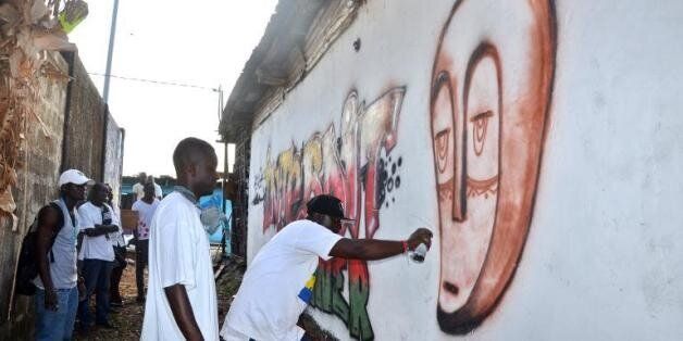 Au Gabon Lart De Rue Et Les Graffitis Contre Le Pipi Al