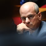 Blanquer sommé de réagir après le “dramatique cri d’alerte” du suicide d'une
