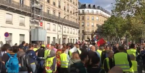 Des Gilets Jaunes Squattent La Techno Parade Dédiée à Steve