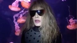 Arielle Dombasle alerte sur la disparition des animaux marins dans un style