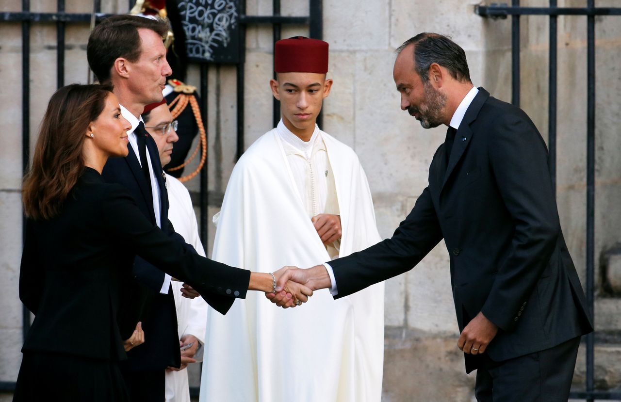 Ο πρωθυπουργός της Γαλλίας, Εντουάρντ Φιλίπ χαιρετά τον Μουλάι Χασάν, πρίγκιπα του Μαρόκου