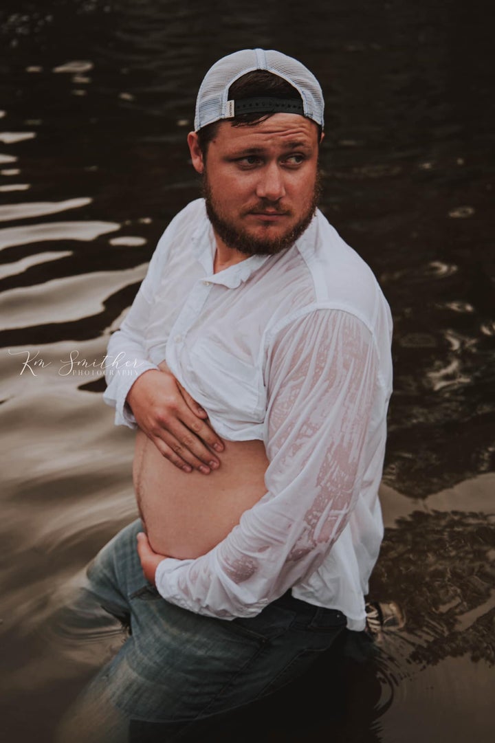 Husband Takes Maternity Photos To Cheer Up Pregnant Wife On Bed Rest