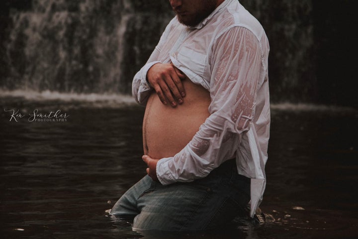 Husband Takes Maternity Photos To Cheer Up Pregnant Wife On Bed Rest