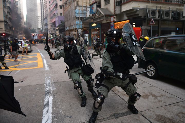 10月1日の香港警察とデモ隊の衝突の様子