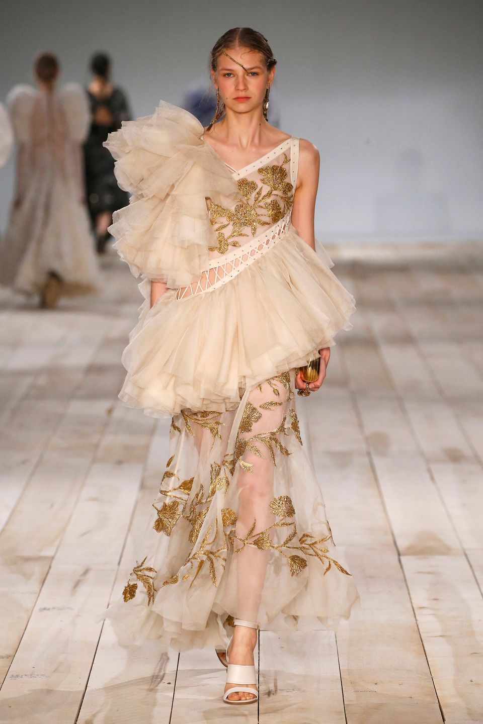 It's Impossible To Pick A Favorite Look From The Alexander McQueen Show ...