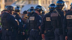 Les policiers défilent à Paris pour une “marche de la