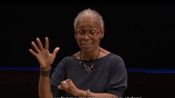 Cette militante sourde gagne un concours d’éloquence avec un discours sur les violences