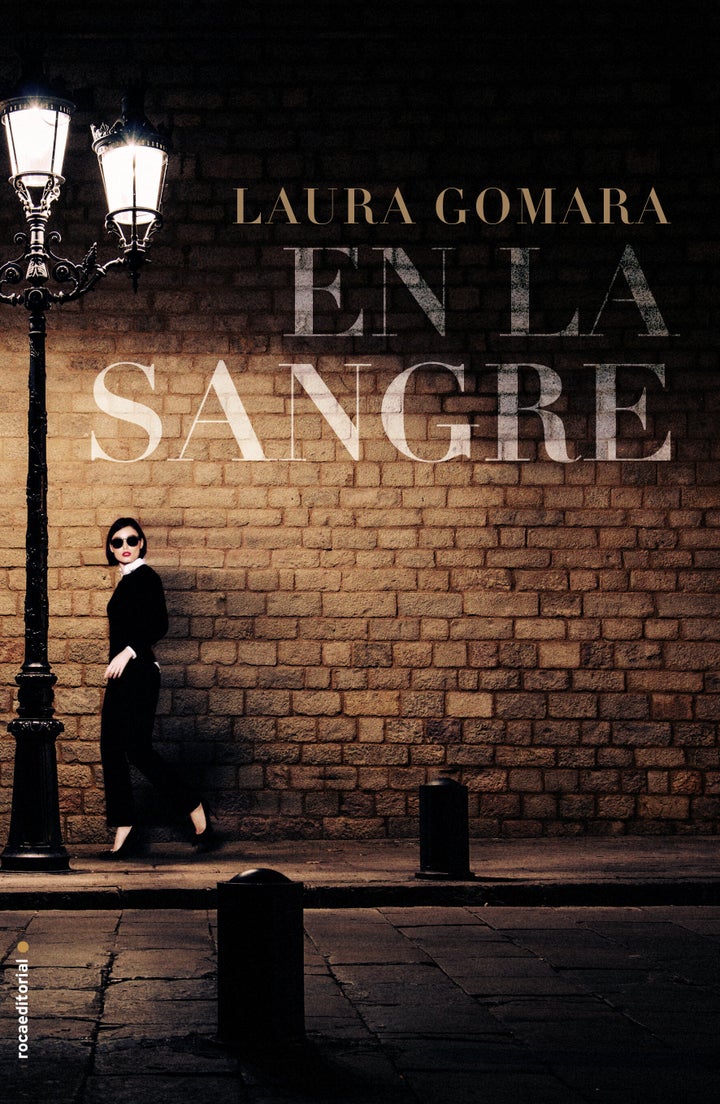 <a href="http://www.rocalibros.com/roca-editorial/catalogo/Laura+Gomara/En+la+sangre" target="_blank" role="link" rel="nofollow" class=" js-entry-link cet-external-link" data-vars-item-name=".'En la sangre', escrito por Laura Gomara (Roca Editorial)" data-vars-item-type="text" data-vars-unit-name="5d94d8f7e4b0019647b276f6" data-vars-unit-type="buzz_body" data-vars-target-content-id="http://www.rocalibros.com/roca-editorial/catalogo/Laura+Gomara/En+la+sangre" data-vars-target-content-type="url" data-vars-type="web_external_link" data-vars-subunit-name="article_body" data-vars-subunit-type="component" data-vars-position-in-subunit="1">.'En la sangre', escrito por Laura Gomara (Roca Editorial)</a>.