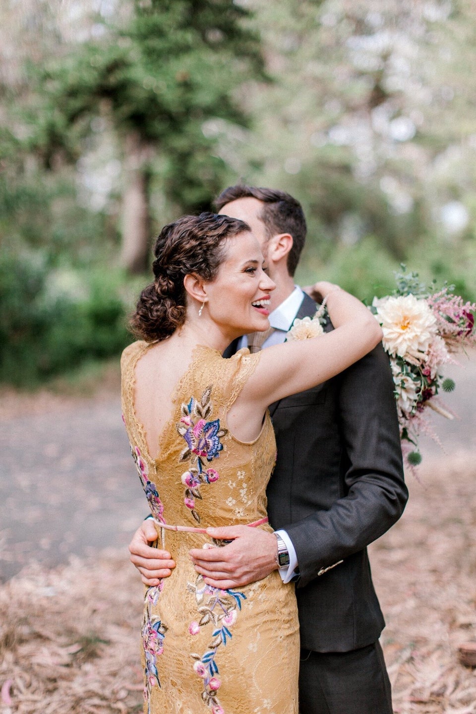 A Gang Of Raccoons Crashed This Bride And Groom's Wedding Photos ...