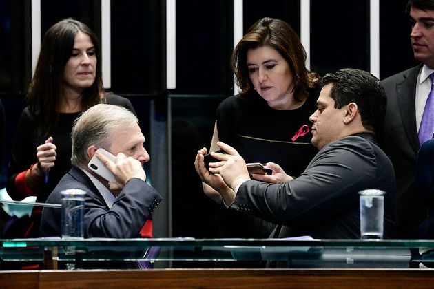 Senadores concluíram votação do primeiro turno nesta quarta-feira, mas cobram medidas que beneficiam estados e municípios.