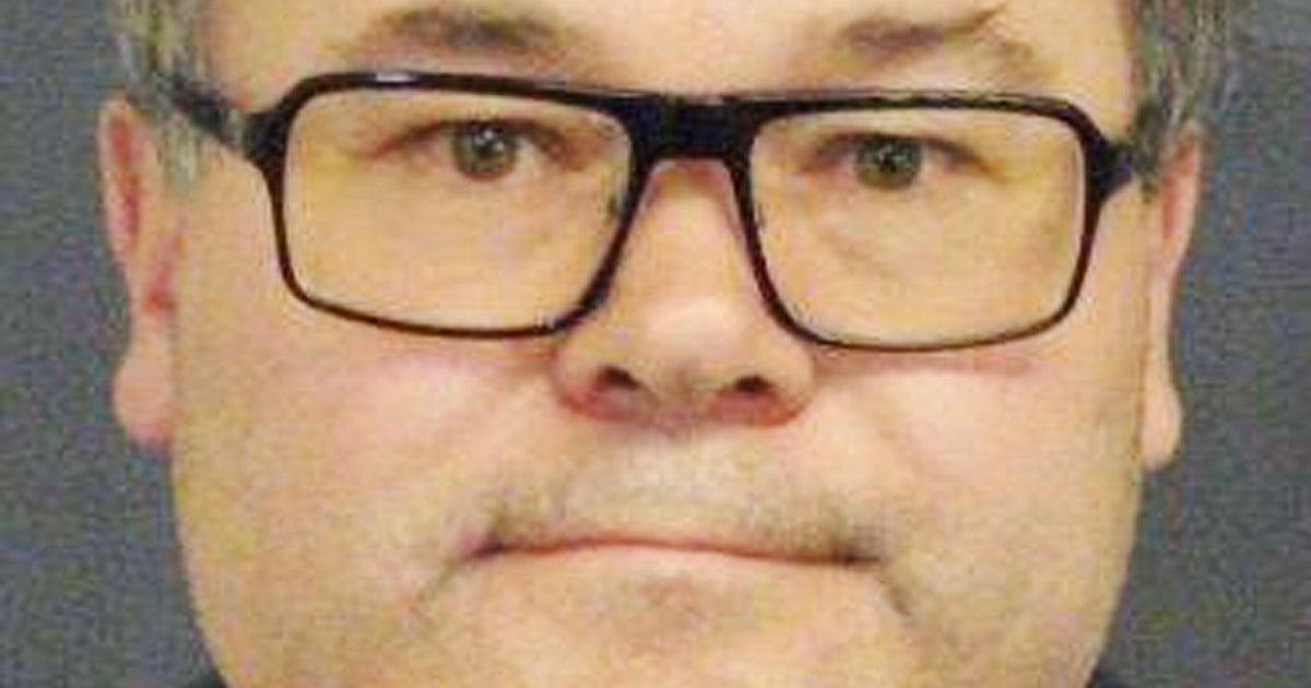 who is dating ariana grande