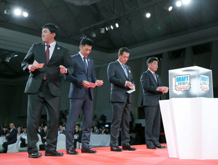 ドラフト会議を徹底解説 指名順はどう決まる ウェーバー制度 とは ハフポスト News ドラフト会議を徹底解説 指名順はどう決まる ウェーバー制度 とは ハフポスト News