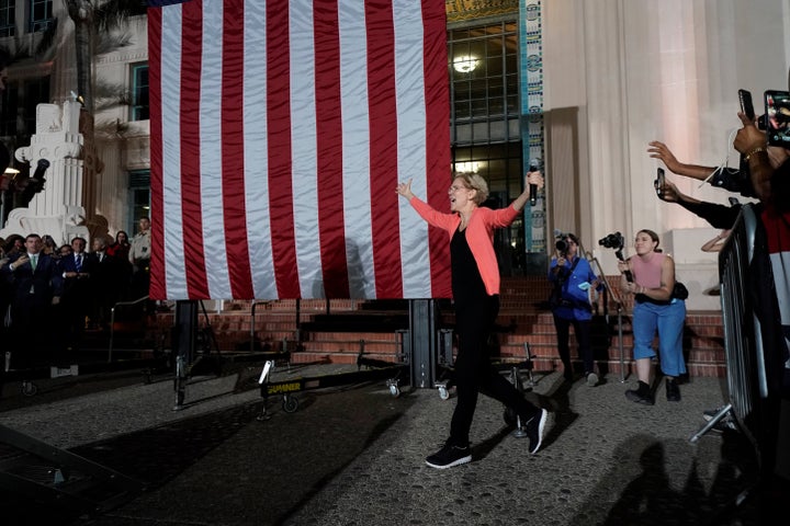 U.S. democratic presidential candidate Elizabeth Warren arrives at an outdoor rally in San Diego on Oct. 3, 2019.