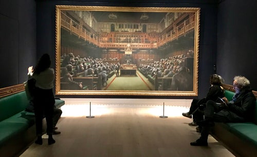 約13億円で落札されたバンクシー作品。この絵にもまた、見る者を驚嘆