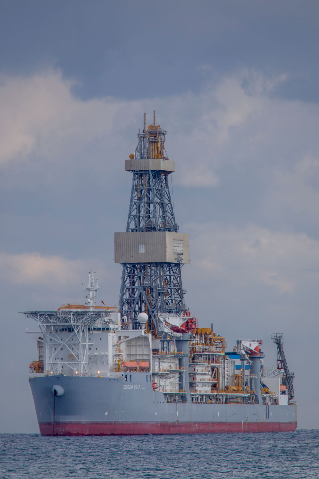 Πλωτό γεωτρύπανο της αμερικανικής Exxon στην Λεμεσό της Κύπρου, τον Φεβρουάριο του 2019.