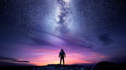 La noche se apaga sobre nuestros