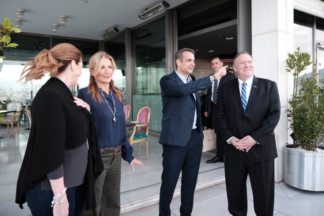 Τα δύο ζευγάρια πήραν μαζί πρωινό.
