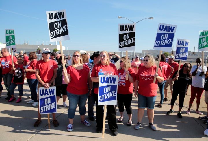 General Motors assembly workers picket outside the shuttered Lordstown Assembly plant during the United Auto Workers (UAW) na