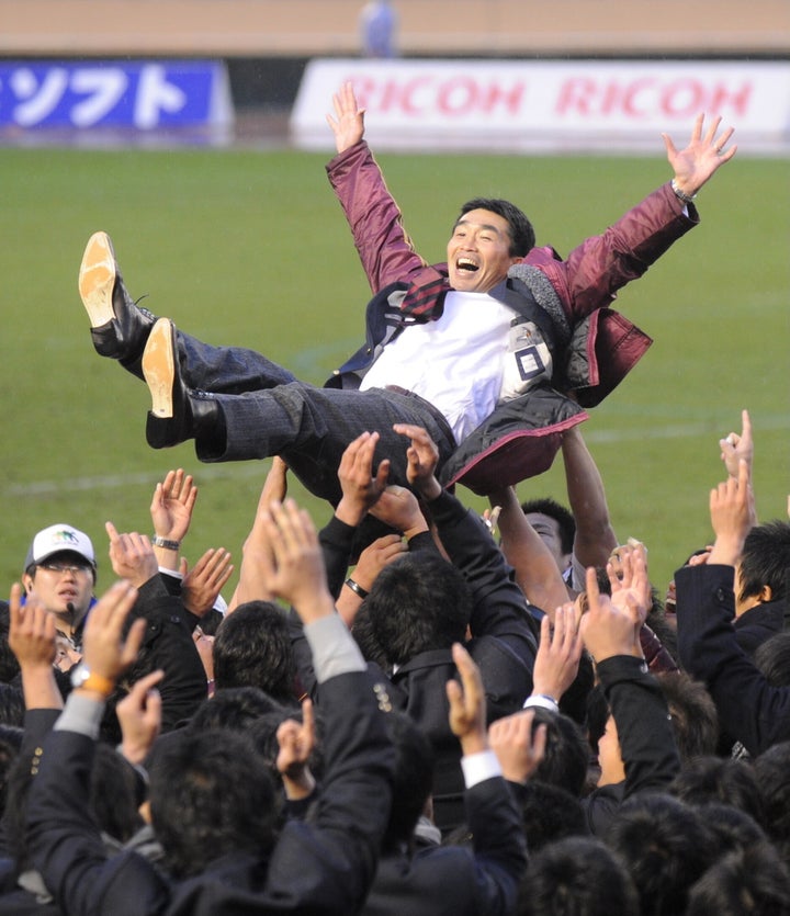 全国大学ラグビー決勝・慶大－早大／胴上げされる中竹監督 2008年01月12日撮影