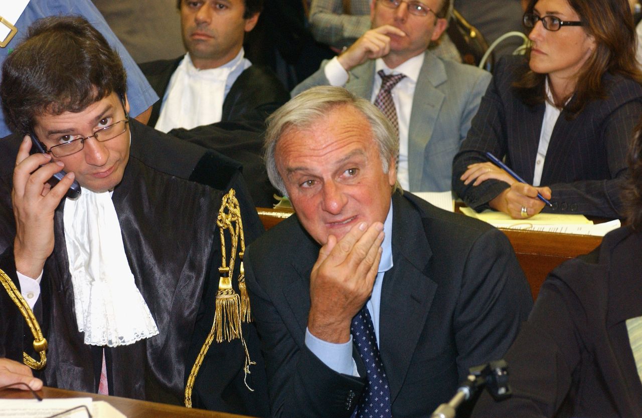 Ο Καλίστο Τάντσι με τον δικηγόρο του το 2005 σε δίκη στο Μιλάνο. 