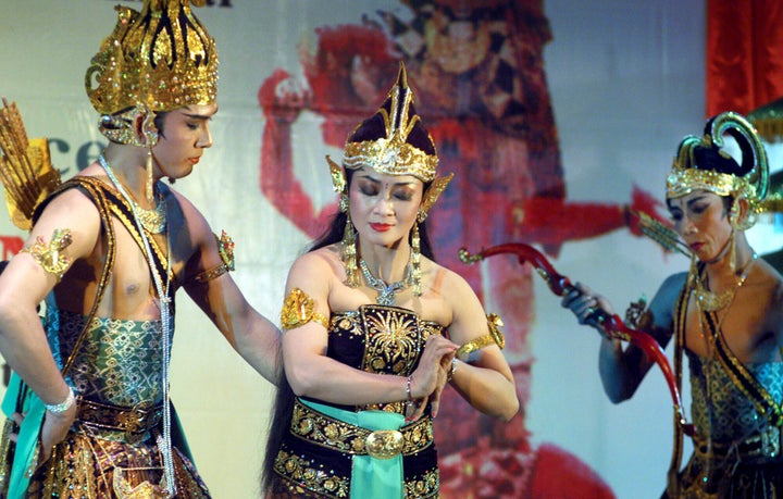 Jakarta's National Wayang Secretariat Sena Wangi stage artiste perform the 'Epic of Ramayana' in Chennai, Nov.18, 2007. 