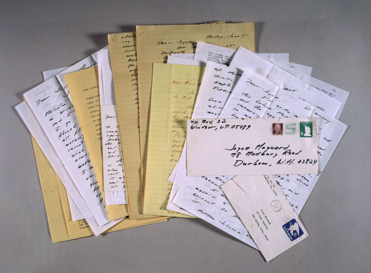 Ερωτικές επιστολές που είχε στείλει ο Σάλιντζερ σε μία νεαρή γυναίκα με την οποία διατηρούσε σχέση. 