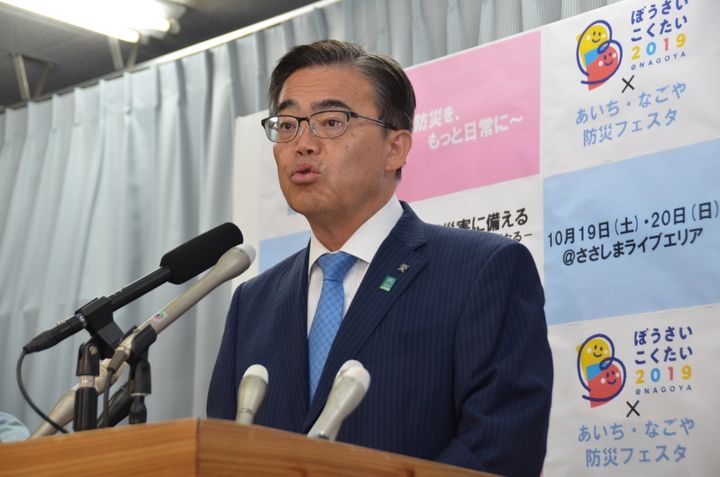 「表現の不自由展・その後」の再開について記者会見する大村秀章・愛知県知事＝10月7日午後、愛知県庁