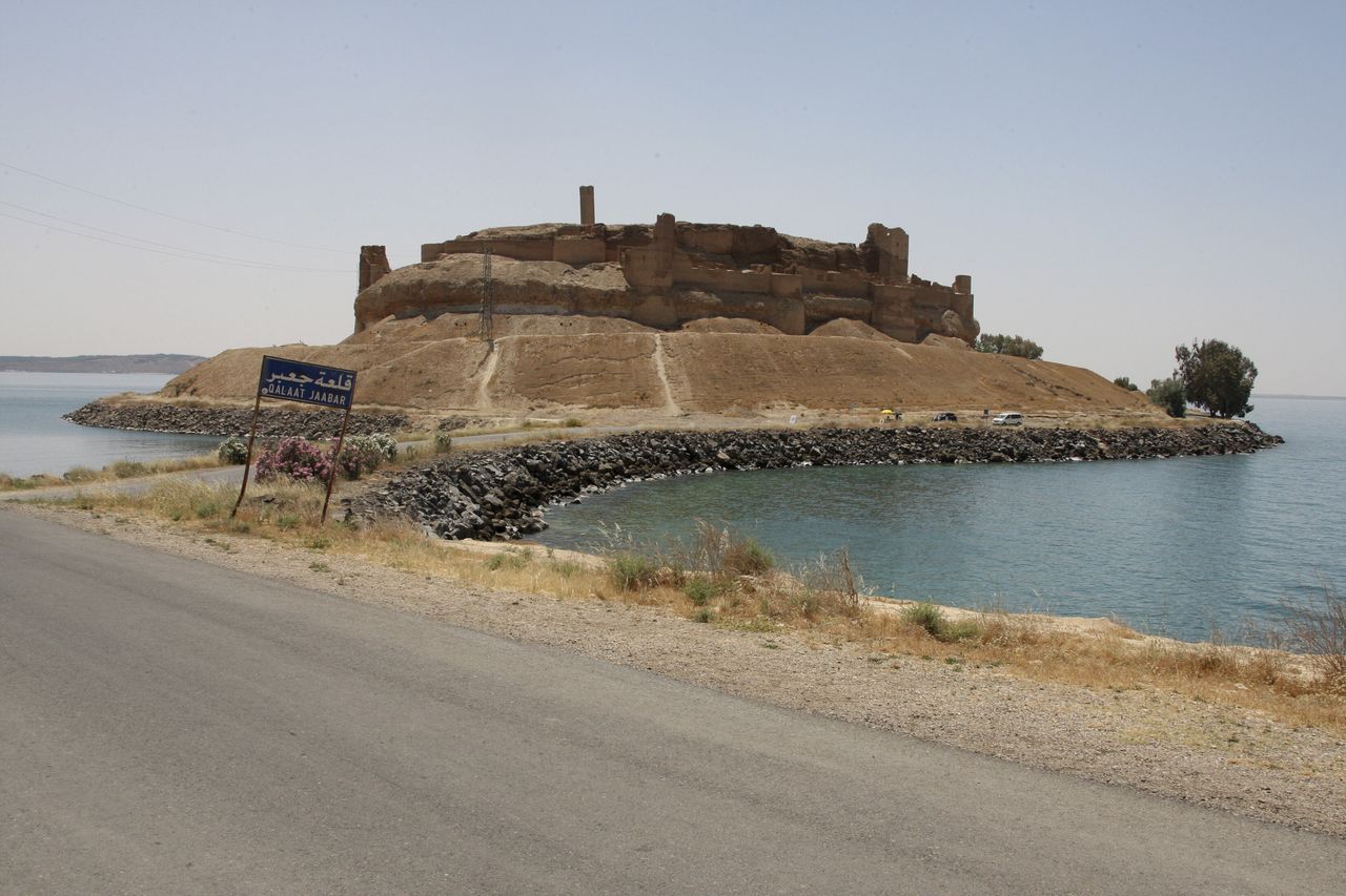 Το κάστρο Τζαμπάρ στην αριστερή όχθη της τεχνητής λίμνης Άσαντ στην επαρχία της Ράκα, 13 Μαΐου, 2010. 