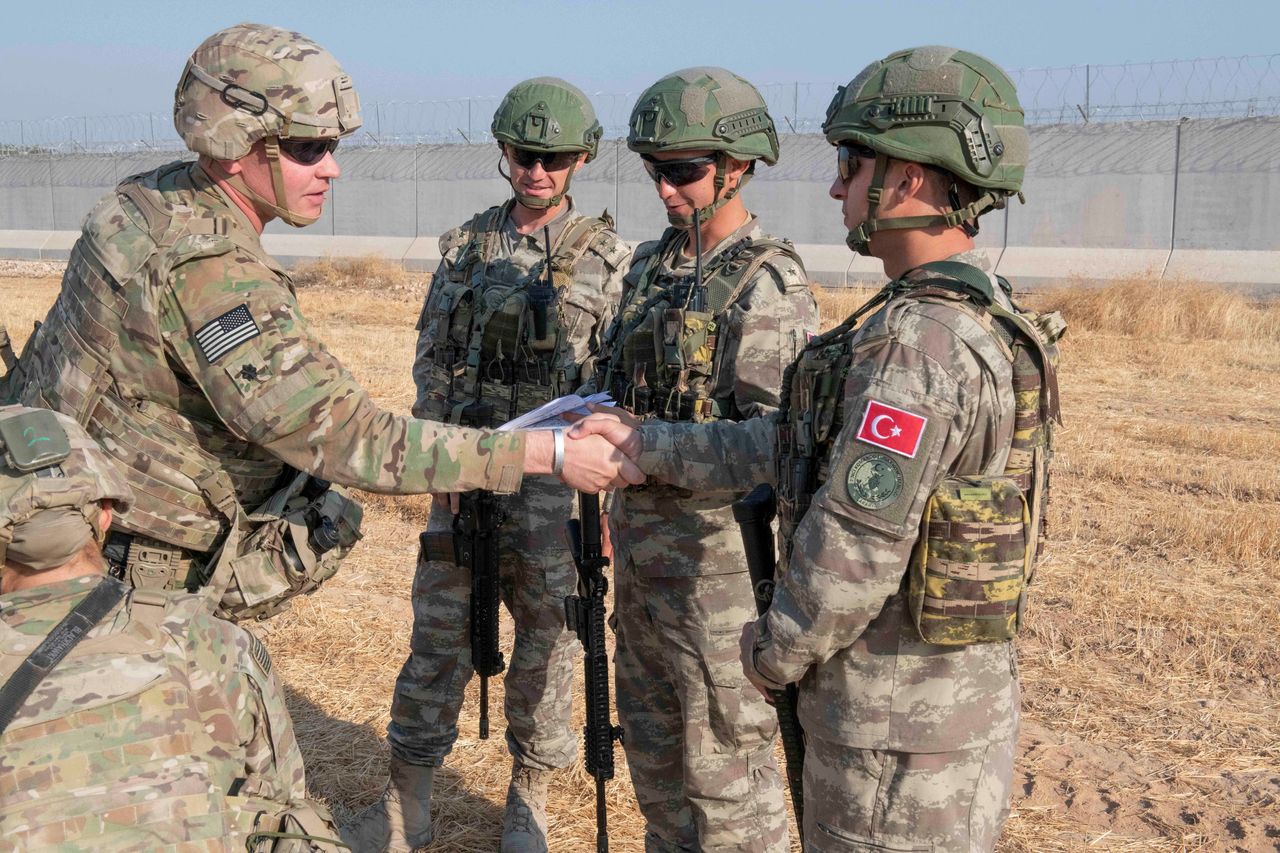 Αμερικανοί και Τούρκοι στρατιώτες σε κοινή περιπολία στα σύνορα Τουρκίας-ΒΑ Συρίας (4 Οκτωβρίου. 2019)