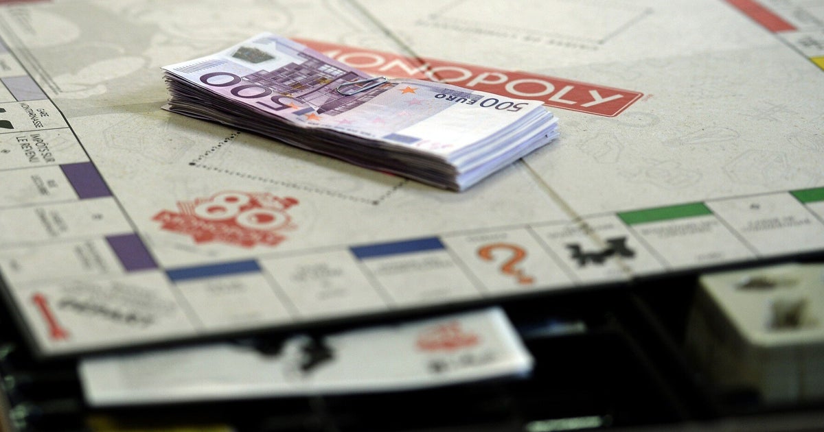 Monopoly Follow The Money En Francais Monopoly Replaces Game Bills With Real Money For Anniversary | HuffPost