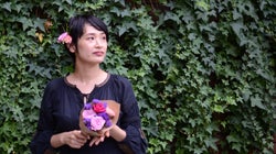 声をあげることから世界は変わる。性暴力に抗議する「フラワーデモ」に彼女が参加する理由