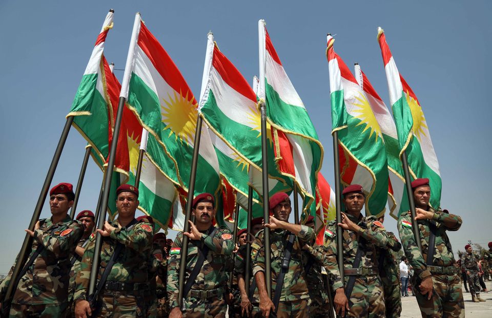 Πεσμεργκά («αυτοί που αντίκρισαν τον θάνατο») με τη σημαία του ιρακινού αυτόνομου Κουρδιστάν (Αύγουστος 2019)